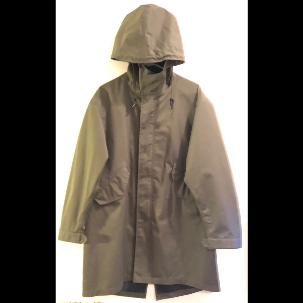UNIQLO Men’s Light Blocktech Hooded Coat